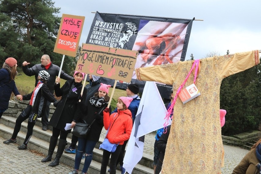 Toruńska manifestacja o prawa kobiet nie obyła się bez...