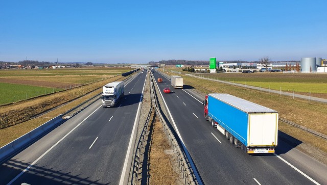 Drogowcy ogłosili wstrzymanie prac m.in. przy wymianie nawierzchni na autostradzie A4 w rejonie Góry św. Anny. Domagają się waloryzacji umów.