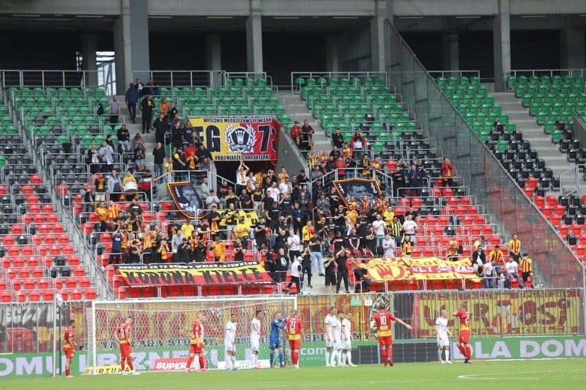 Kibice Korony Kielce wspierali swój zespół w wyjazdowym meczu z GKS Tychy w Fortuna 1 lidze. Zobaczcie zdjęcia