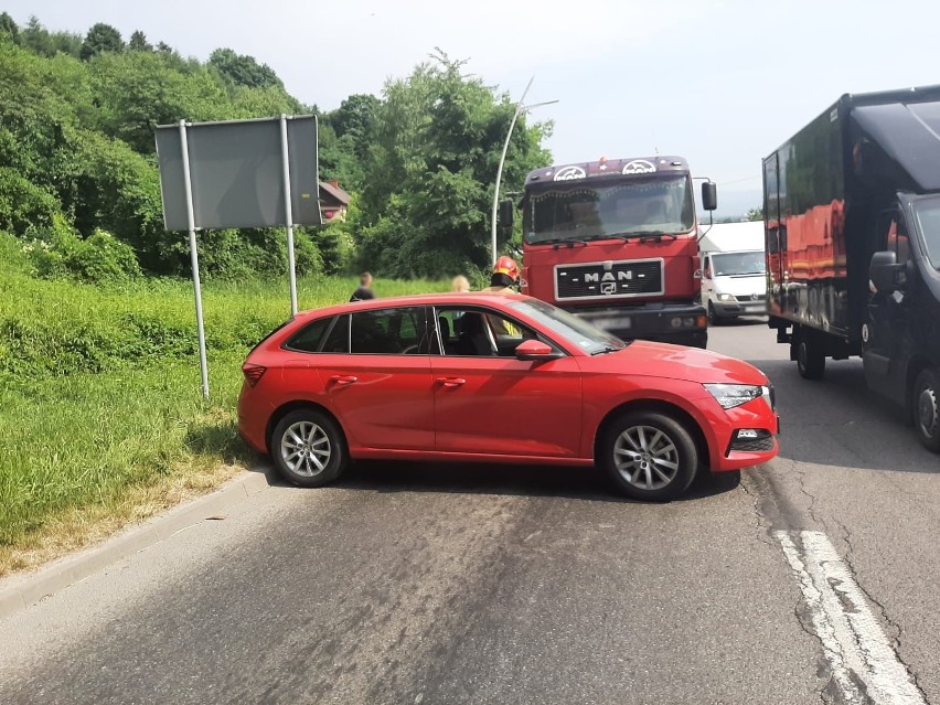 Nowy Sącz wypadek. Na ul. Tarnowskiej zderzył się samochód osobowy i ciężarowy