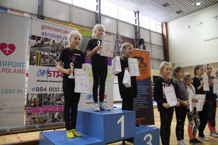 Malwina Jurek na najwyższym stopniu podium, na drugim...