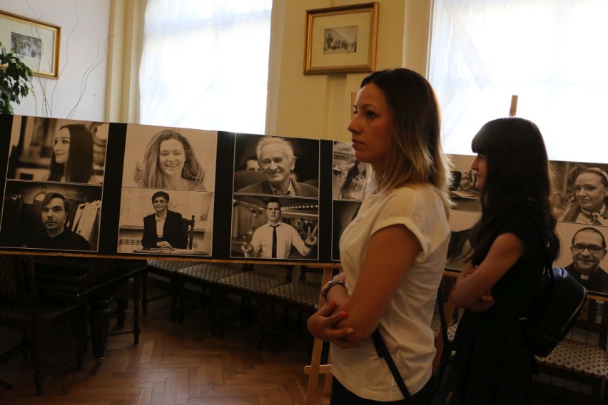 Trzecia wystawa zdjęć Marcina Jaworskiego. Tym razem na fotografiach pojawiło się "Sto twarzy"