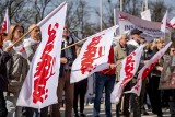 Poznań: NSZZ „Solidarność” protestowała pod Urzędem Wojewódzkim. Domaga się zmian od rządu [ZDJĘCIA, WIDEO]