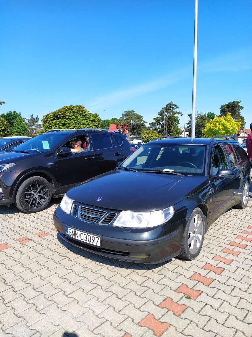 Giełda Samochodowa ma nową lokalizację. Po raz pierwszy wystawiono auta na sprzedaż na Stadionie Miejskim w Białymstoku (zdjęcia)
