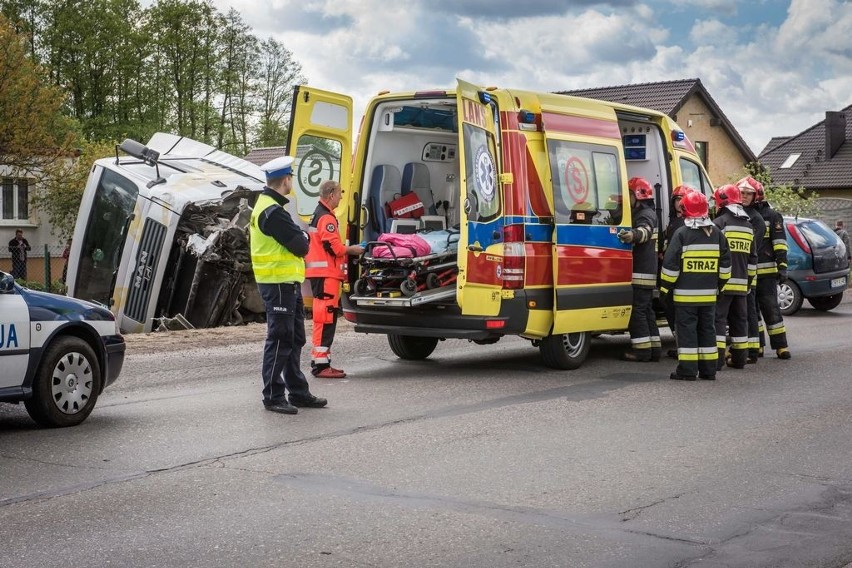 Jedna osoba jest w ciężkim stanie po zderzeniu samochodu...