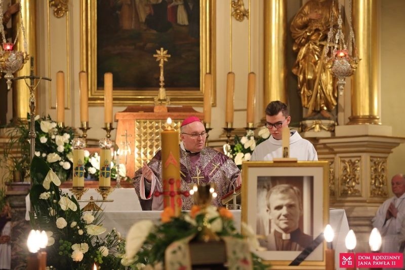Uroczystości pogrzebowe ks. Jacka Pietruszki w Wadowicach. Dzisiaj w Krakowie pogrzeb