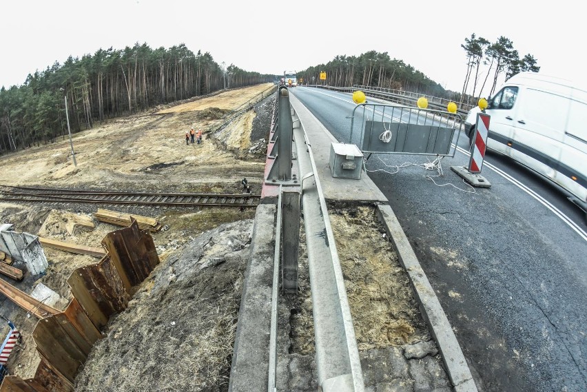 Na drodze krajowej nr 10 przy węźle Białe Błota od strony...