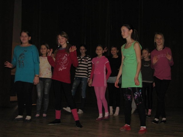 Dziewczyny intensywnie ćwiczyły swoje układy taneczne w Hutniku