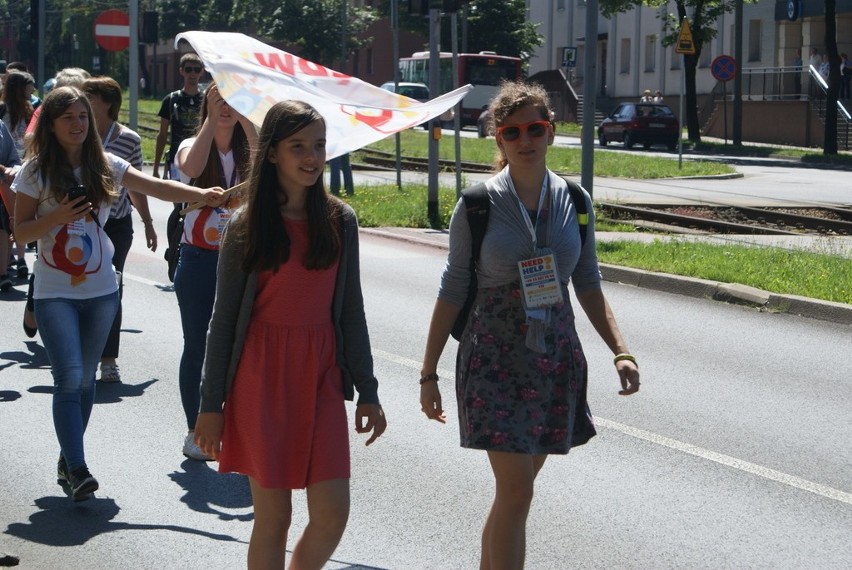 Goście z Włoch i Czech po mszy św. przeszli ulicami miasta...