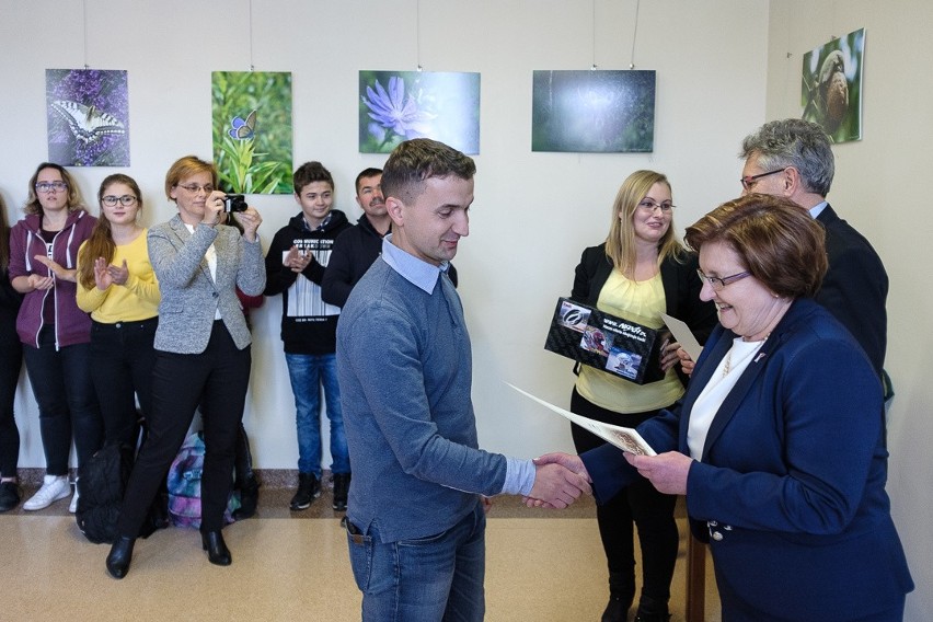 Tarnów. Wręczono nagrody dla laureatów konkursu fotograficznego "Wakacyjna Przyroda"