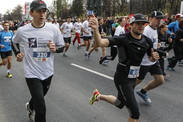 Rzeszowskie imprezy biegowe ściągają tłumy zawodników. 