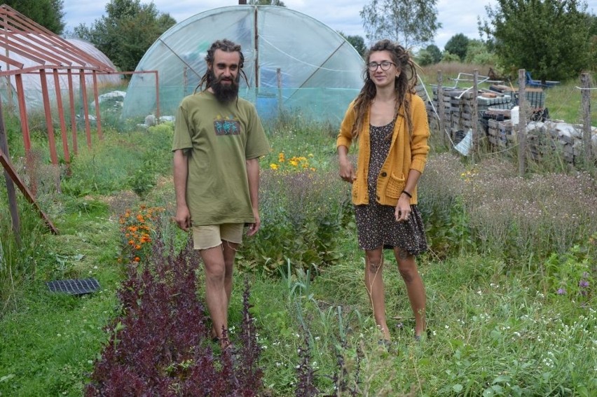 Monika Szulik i Karol Pomocnik, ogrodnicy z Suchedniowa, potrzebują pomocy. Ruszyła akcja, odwdzięczą się... chlebem bądź zaproszeniem 