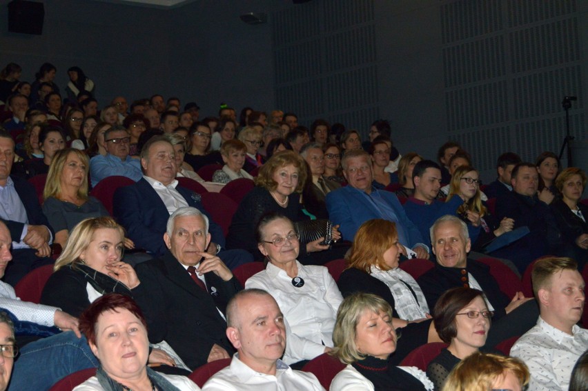 Olkuska Noc Teatru po raz dziewiąty! Publiczność bawiła się wyśmienicie [ZDJĘCIA]