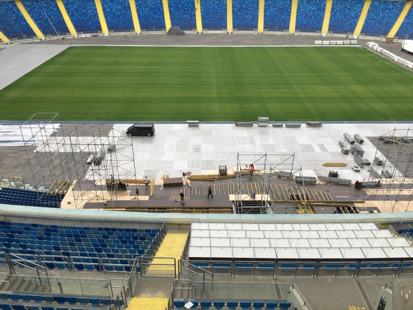 Budowa wielkiej sceny na Stadionie Śląskim. Wielki koncert...