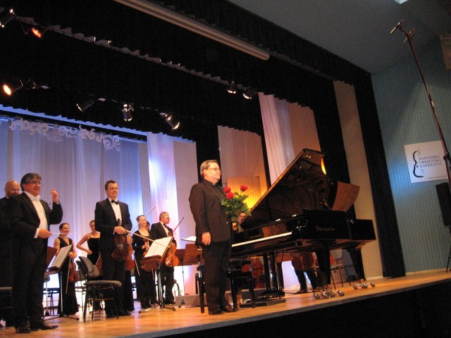 Od lewej-dyrygent, Ruben Silva, koncertmistrz, Lucjan Szaliński- Bałwas i pianista, Edward Wolanin.