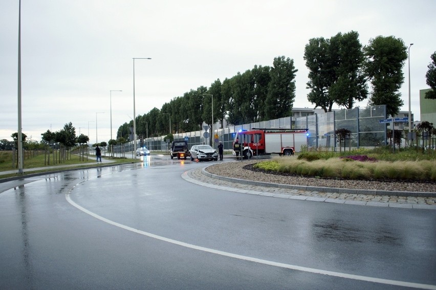 Kolizja przy ulicy Rejtana. Porsche zniszczone (zdjęcia)