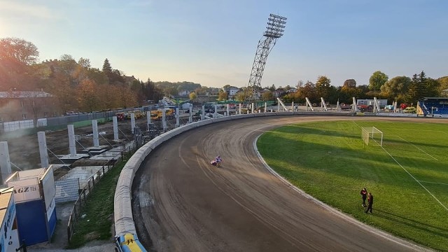 Po sobotnich zawodach w ramach Pucharu MACEC prace na krośnieńskim stadionie przyspieszą, by zostały zakończone na czas