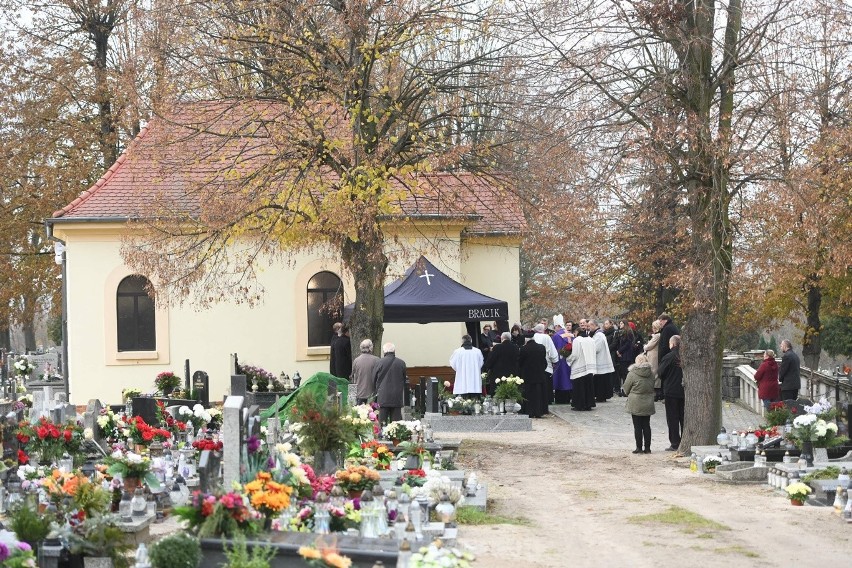 Pogrzeb abpa Juliusza Paetza. Spoczął na cmentarzu w Poznaniu. W niedzielę w kościołach diecezji łomżyńskiej msze w jego intencji