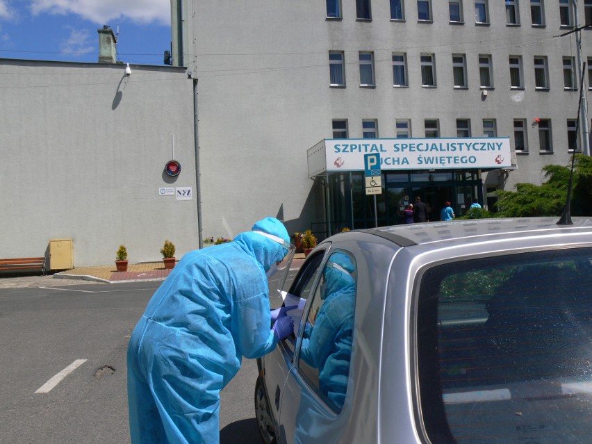 Pracownicy oświaty z Sandomierza przechodzą testy na koronawirusa! Piątek i sobota kolejnym dniem badań (ZOBACZCIE ZDJĘCIA]