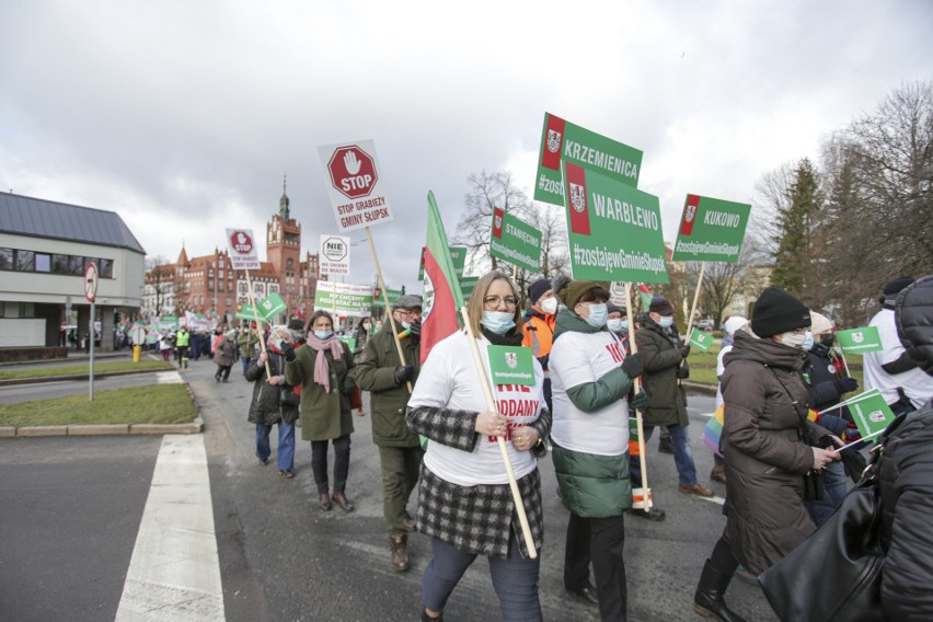 Demonstracja w Słupsku. Mieszkańcy gminy Słupsk nie chcą przyłączenia do miasta
