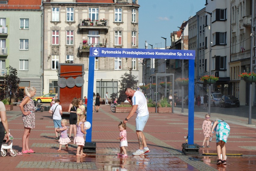 Zobacz kolejne zdjęcia. Przesuwaj zdjęcia w prawo - naciśnij...