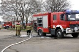 Pożar tartaku w Czarnej w powiecie dębickim. Ogień w hali gaszą strażacy z kilku powiatów