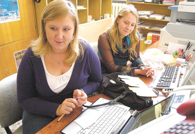 Daria Kadej (z lewej) i Alicja Szejpun z Parlamentu Studentów Politechniki Koszalińskiej, zapraszają na stronę www.student.tu.koszalin.pl. O kwatery można też pytać, dzwoniąc 094 345-30-76 od poniedziałku do piątku w godz. 9 &#8211; 15. 