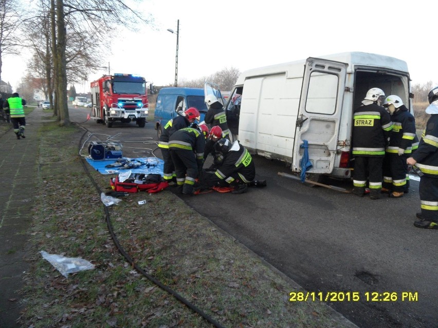 Czołówka busa z ciężarówką. Widowiskowe ćwiczenia w Dobrzanach