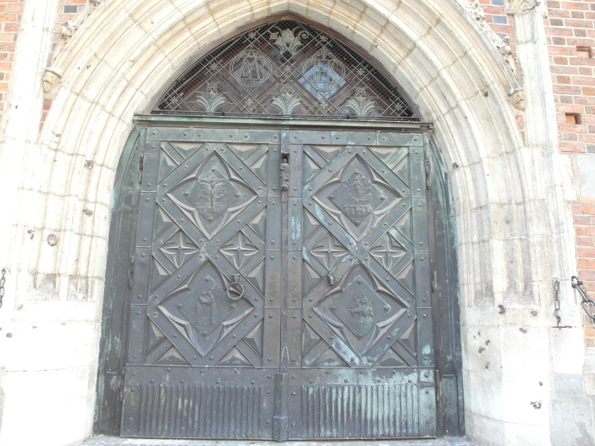 Drzwi do kościoła Mariackiego od północnej strony