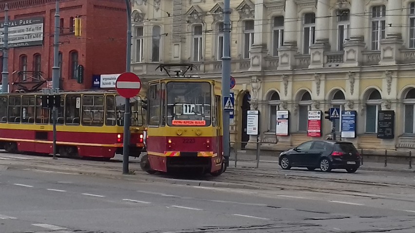 Zatrzymanie ruchu tramwajów na al. Kościuszki przy ul. Zielonej. Wykoleiła się "jedenastka"