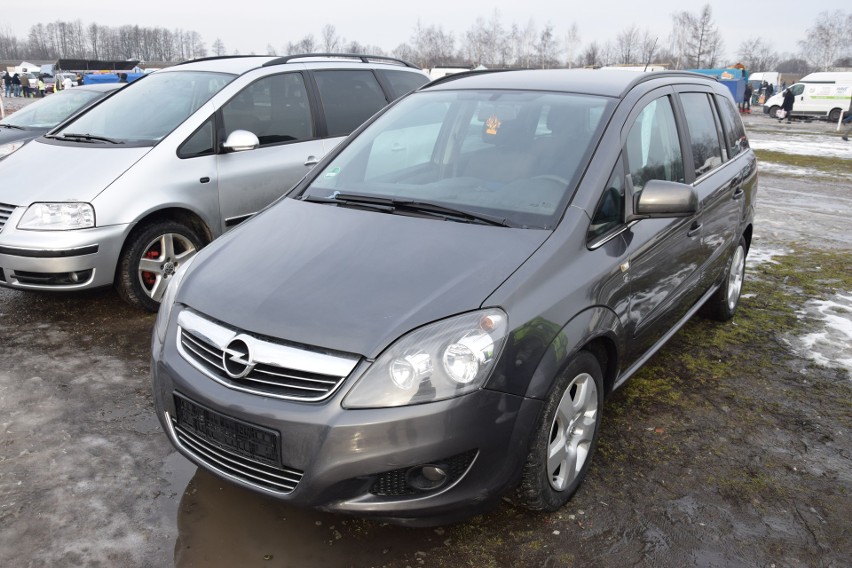 10. lokata w rankingu SAMAR to opel zafira. Takich pojazdów...