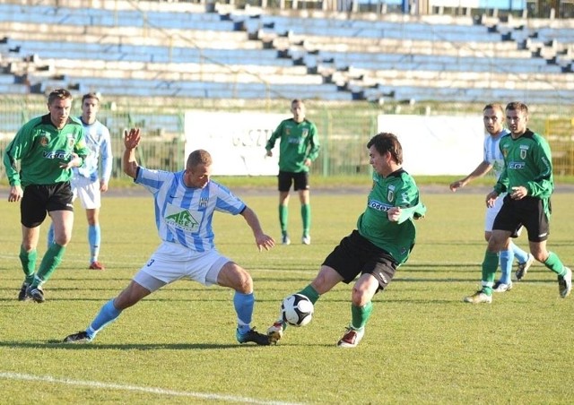 "Stalówka&#8221; prowadziła w Olsztynie 2-1 (z piłką Łukasz Stręciwilk), ale ostatecznie zeszła z boiska pokonana.