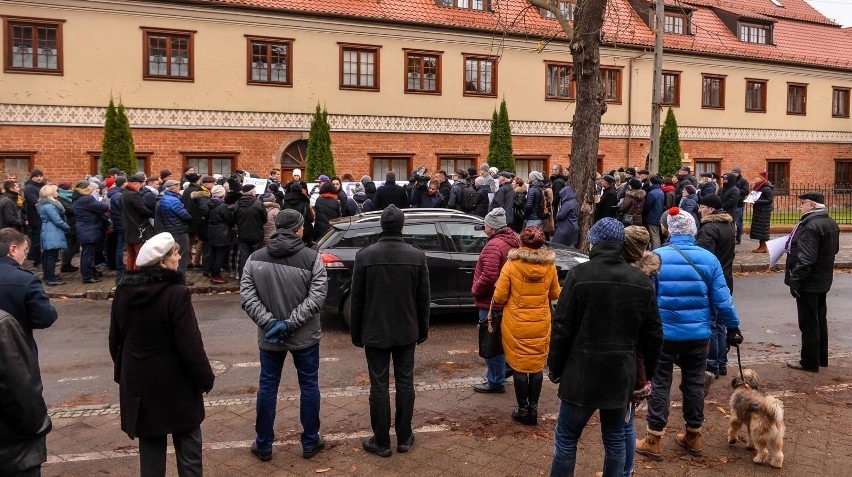 Protest wiernych pod gdańską Kurią. 1.12.2019