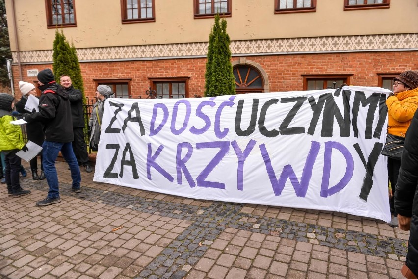 Protest wiernych pod gdańską Kurią. 1.12.2019
