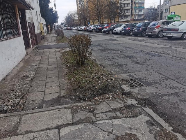 Tak dziś wygląda ulica Ogrodowa w Czeladzi Zobacz kolejne zdjęcia. Przesuwaj zdjęcia w prawo - naciśnij strzałkę lub przycisk NASTĘPNE