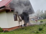 Pożar w Zastawiu, pow. ostrowski. Zapalił się dom jednorodzinny. Budynek nie nadaje się do mieszkania