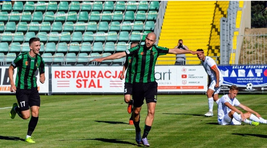 2 liga. Stal Stalowa Wola wygrała z Lechem II Poznań i opuściła strefę spadkową. Fidziukiewicz i Mroziński bohaterami (ZDJĘCIA)