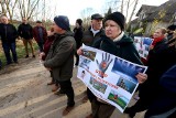 "Nie chcemy ogromnych hal i 1,5 tysiąca tirów na dobę!" Tak wyglądał protest w podwrocławskim Malinie [FILM, ZDJĘCIA]