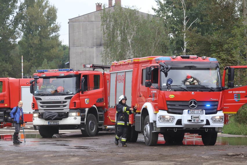 W Sosnowcu paliło się nielegalne składowisko odpadów przy...