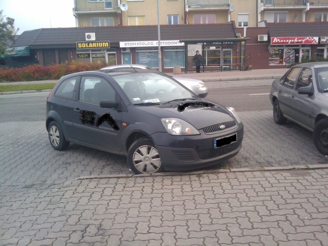 Parkowanie na ulicy Szarych Szeregów w Gorzowie