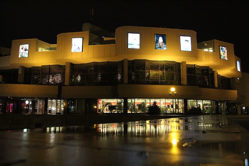 Wieczorem w piątek na Kieleckim Centrum Kultury podświetlono...