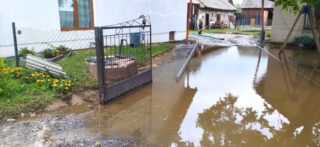 Tak wyglądały niektóre zalane posesje w sobotę 30 lipca w powiecie lipskim.