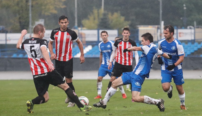 W derbach 3 ligi Stal Rzeszów zremisowała z Resovią 2:2...