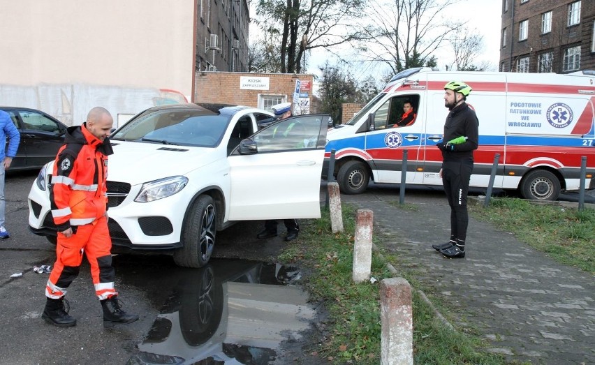 Mercedes zderzył się z rowerzystą na Krakowskiej