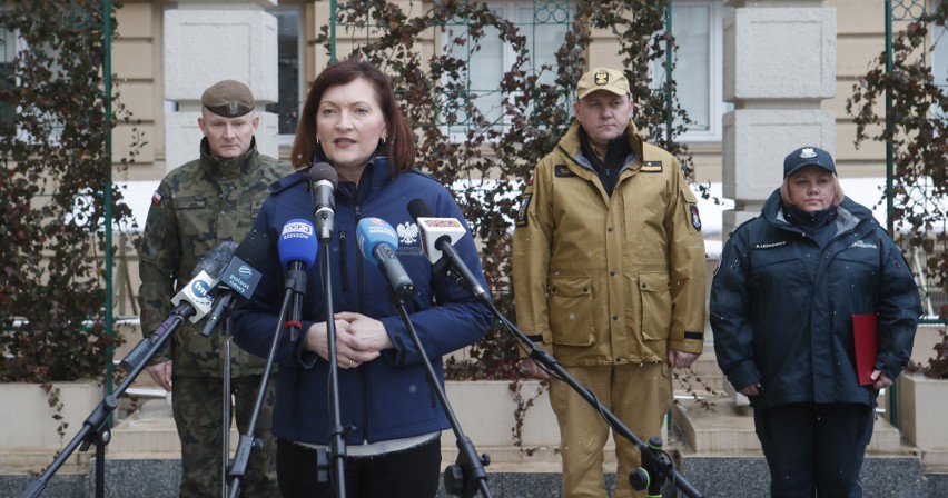 Konferencja prasowa wojewody Ewy Leniart - raport bieżąca sytuacja na granicy z Ukrainą  