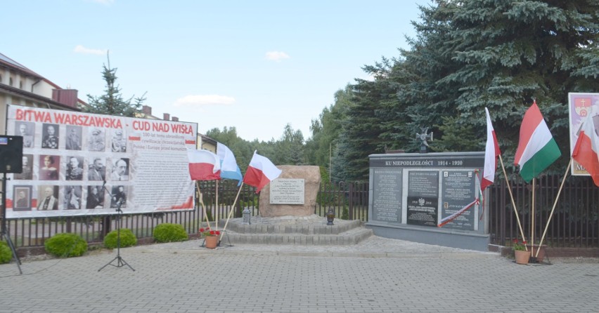 W setną rocznicę Cudu nad Wisłą w Majkowie odsłonięto pamiątkową tablicę (ZDJĘCIA)