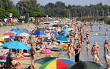 Tłumy ludzi nad Jeziorem Tarnobrzeskim w bardzo gorącą niedzielę 10 września. Zobacz zdjęcia z wypoczynku na plaży 