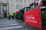 Strajk rolników w Koszalinie. Traktory przed delegaturą Urzędu Wojewódzkiego [ZDJĘCIA]