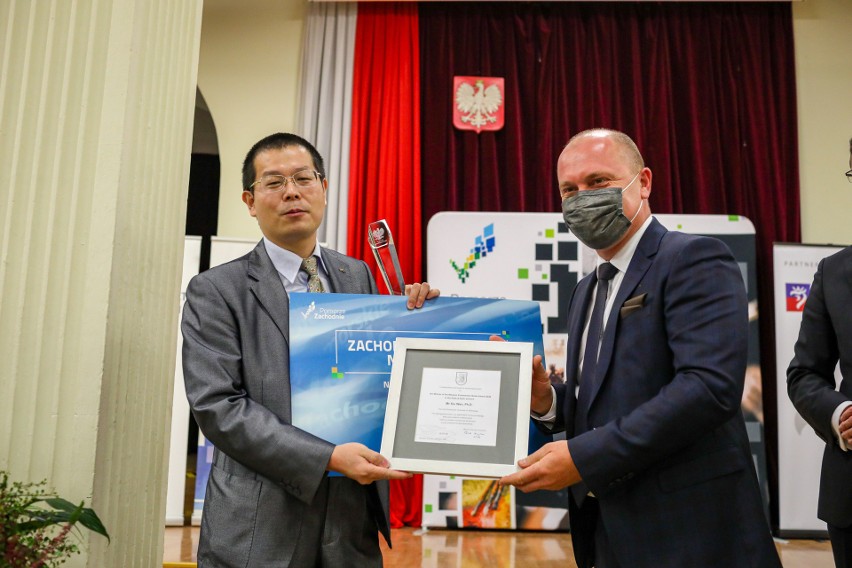 Nagroda z dziedziny nauk podstawowych - dr Xin Wen z Katedry...