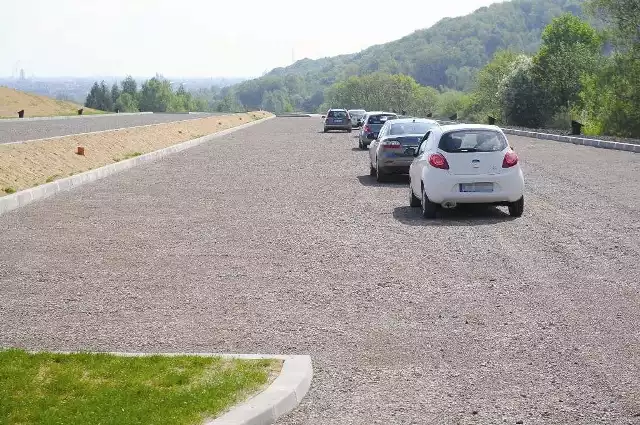 Parking zorganizowano na dwóch poziomach. Na wyższym można oglądać panoramę miasta.